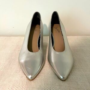 Never been worn silver Seychelles heels, size 7.5